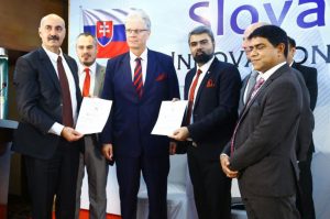 MoU-siging-between-AACCI-and-INDCHAM-Picture